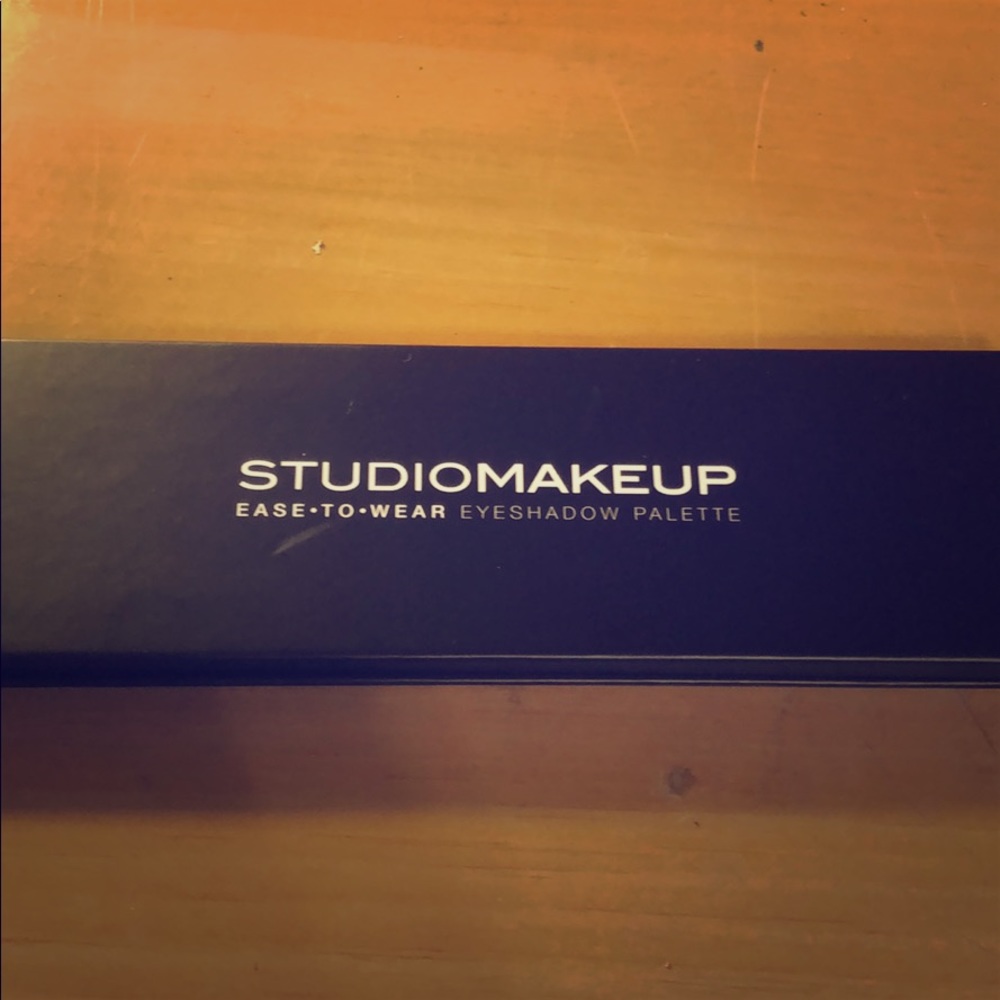 Studio makeup Ease To Wear eyeshadow palette